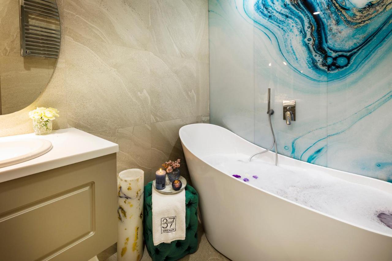 Gallery 37 Powered By Aston Plovdiv Ngoại thất bức ảnh Bathroom