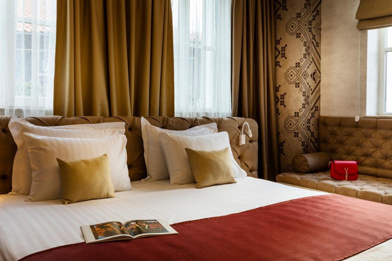 Gallery 37 Powered By Aston Plovdiv Ngoại thất bức ảnh A room at the hotel